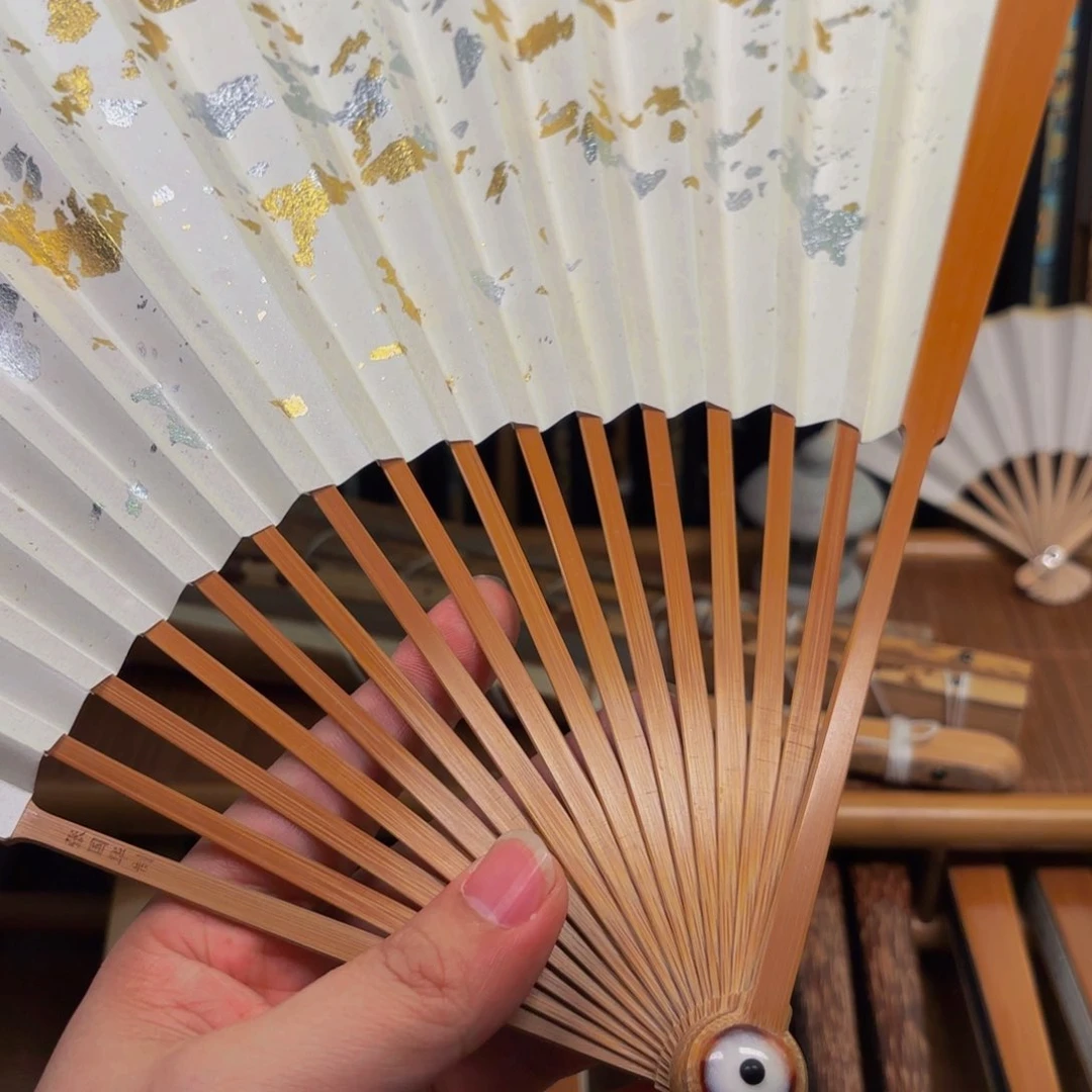 扇子全老和尚头白洒