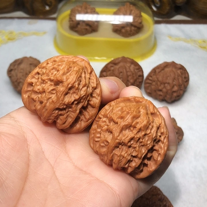 文玩核桃40三角白