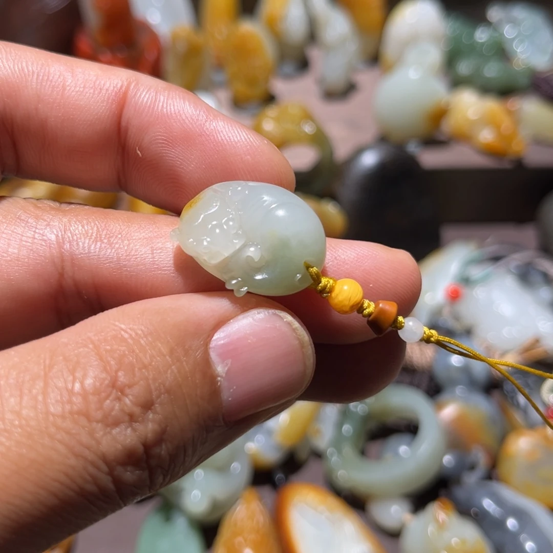 羡***.和田玉未镶嵌颈饰