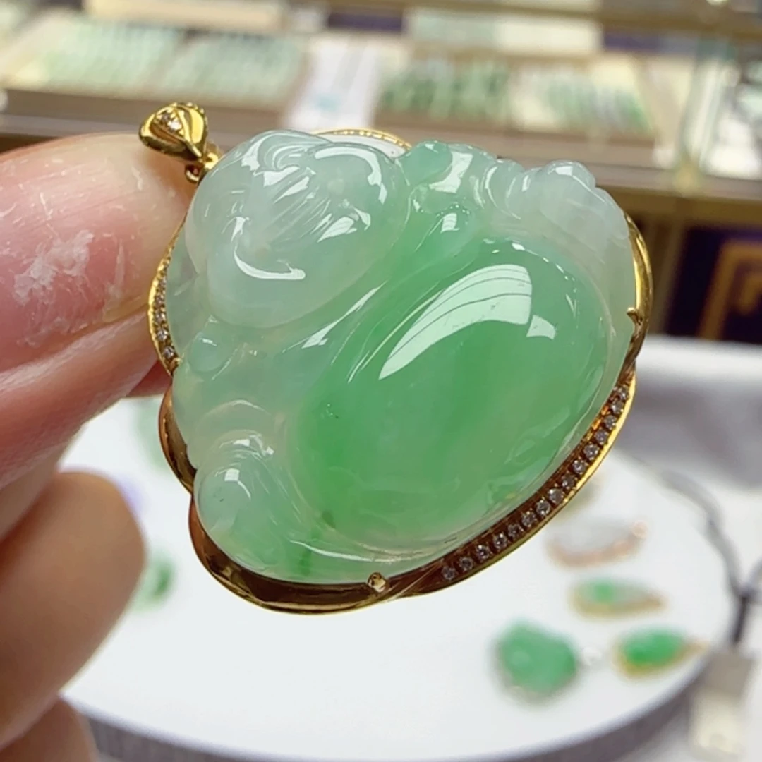 颈饰18K金镶嵌翡翠佛