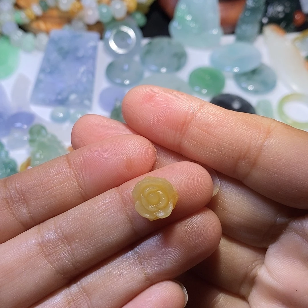 定制翡翠未镶嵌花