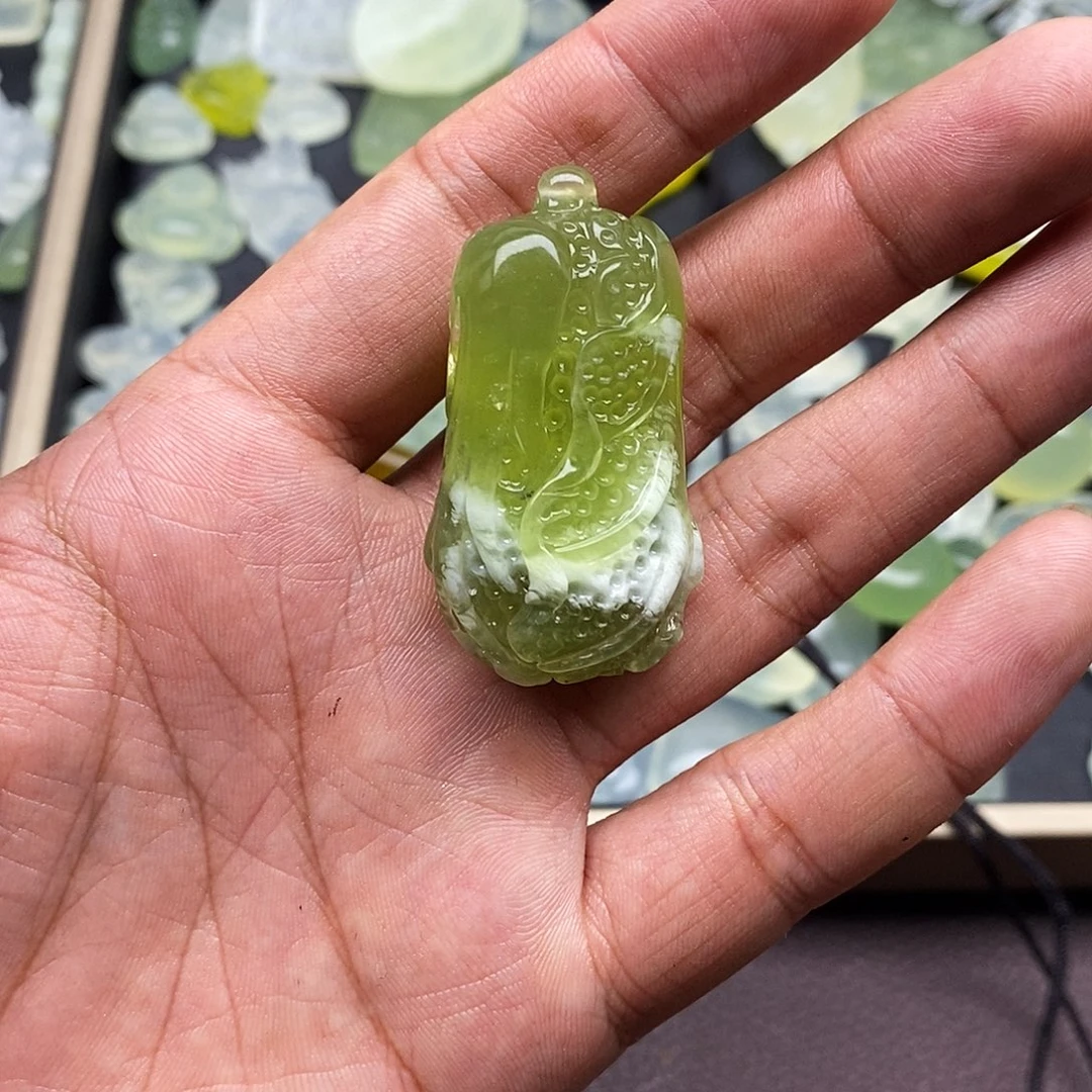 遇***夏未镶嵌蛇纹石玉颈饰