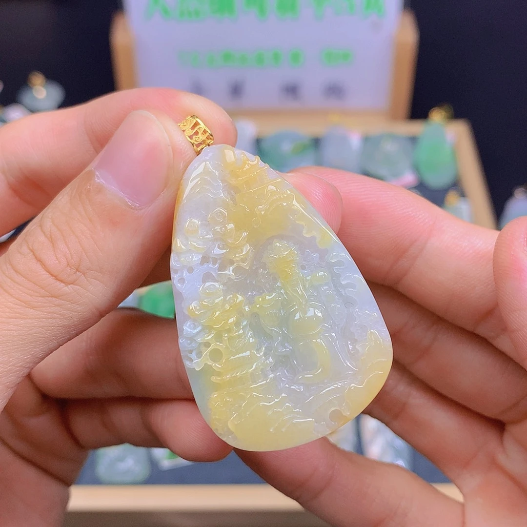 翡翠18K金镶嵌颈饰翡翠