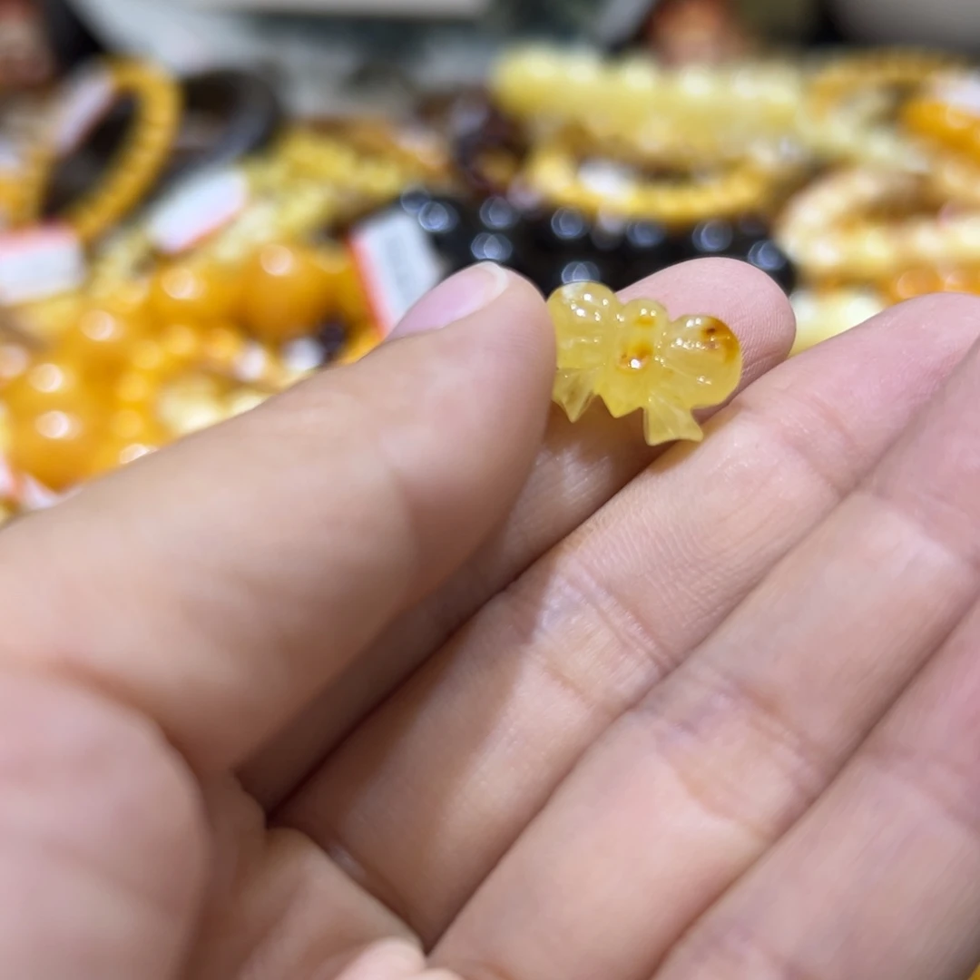 琥珀珠宝奇石未镶嵌