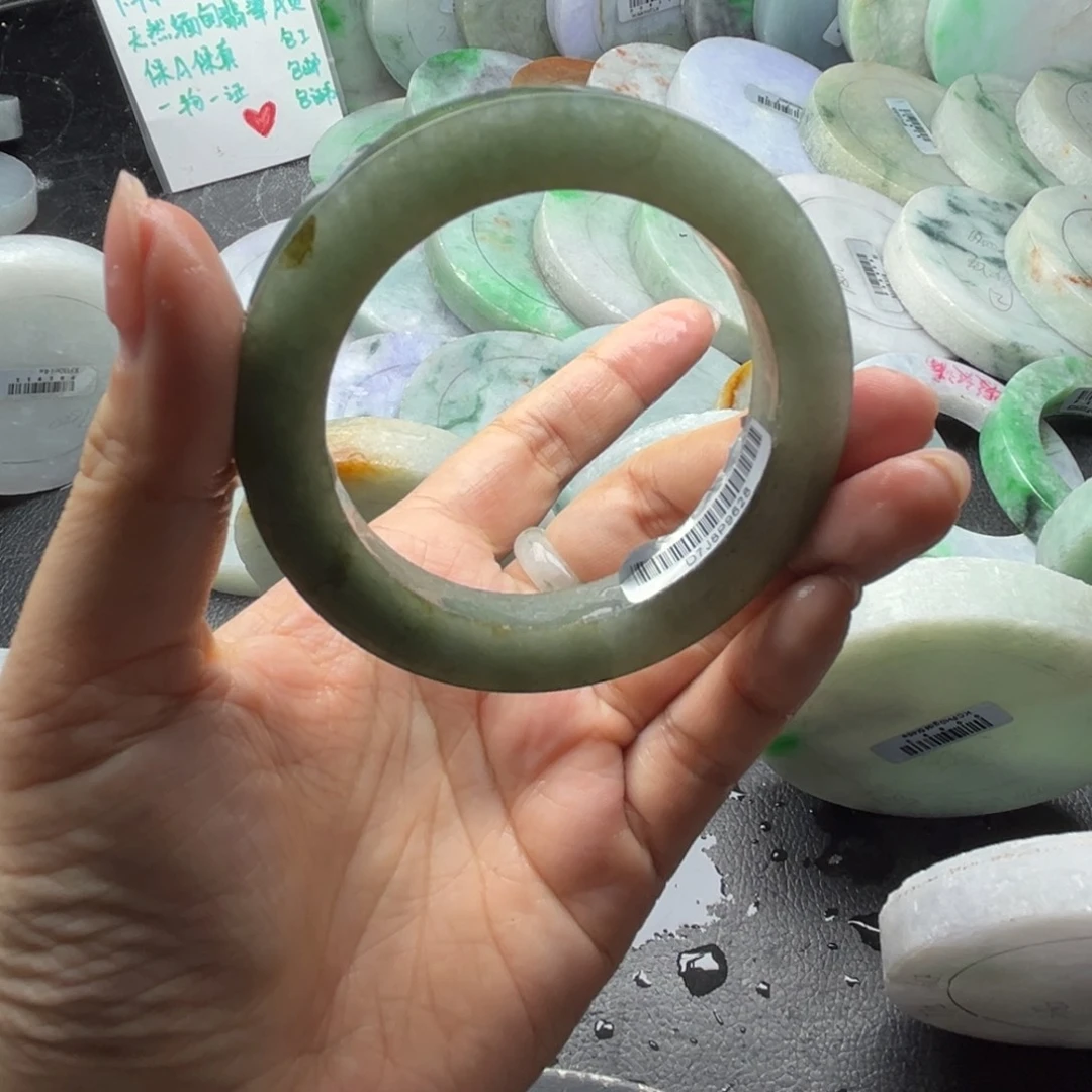 定制翡翠。未镶嵌