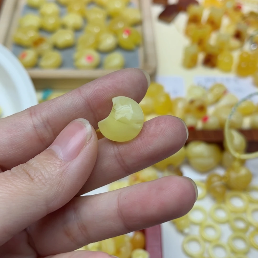【闪购商品】蜜蜡裸石未镶嵌配饰