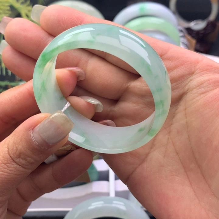 翡翠未镶嵌手镯天然翡翠手镯