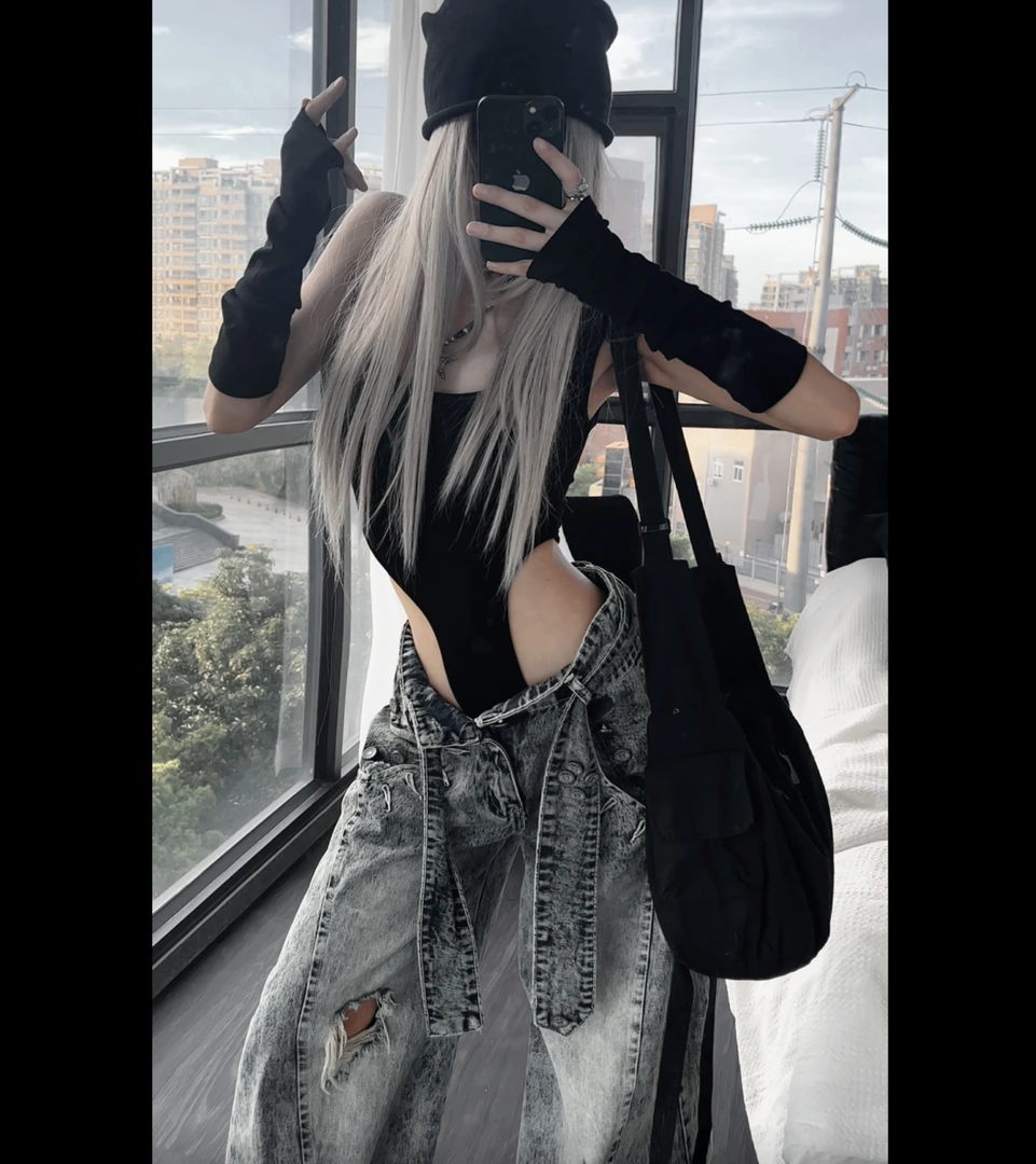【Ann】“末世女主”超酷黑色连档袖套辣妹上衣+雪花色牛仔阔腿灯笼裤