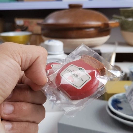 搪瓷一对红草莓。。。。。。。。。