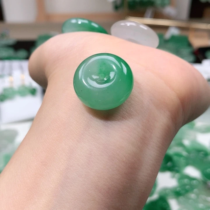 石英质玉未镶嵌颈饰幸****乄