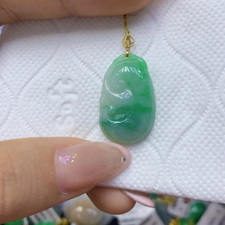 颈饰18K金镶嵌翡翠