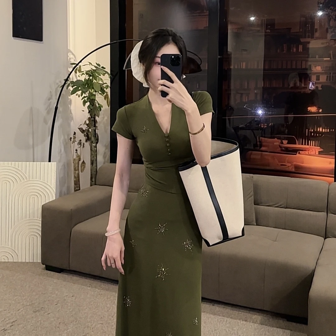 【OS&oneshow】2025夏季新款V领时尚a字乔麦绿t恤高腰半身裙两件套