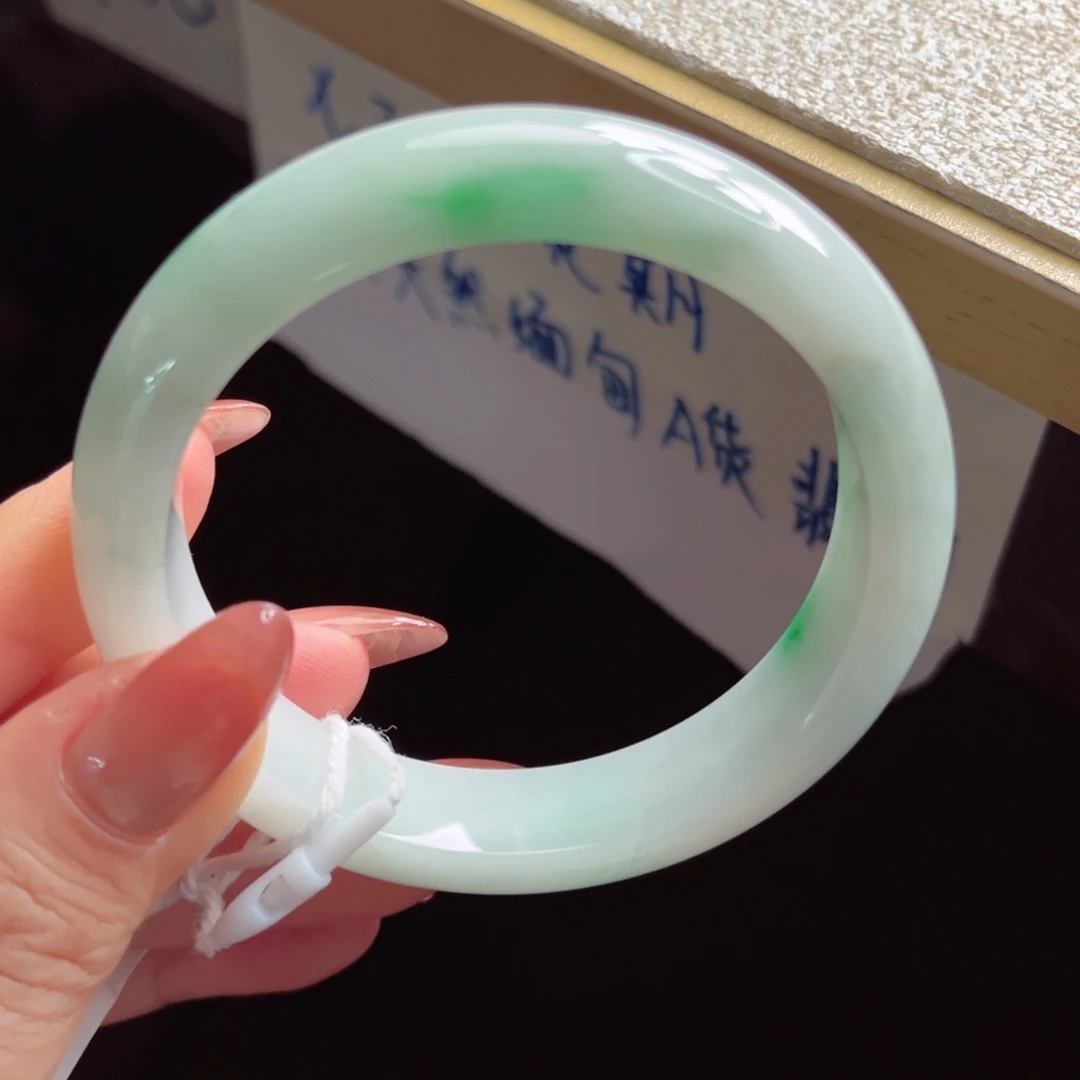 翡翠未镶嵌手镯手镯