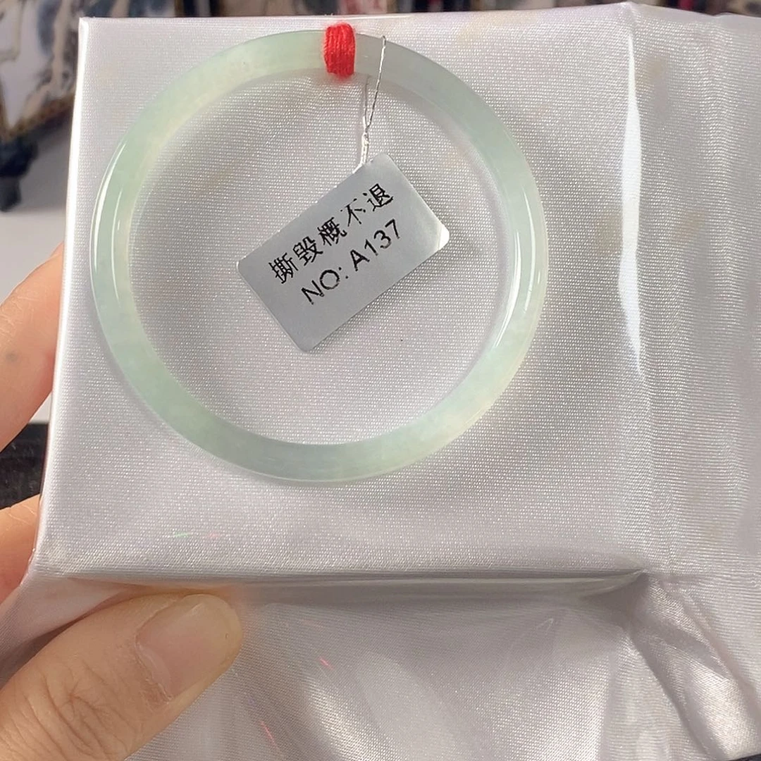 翡翠未镶嵌手镯（圆镯）50