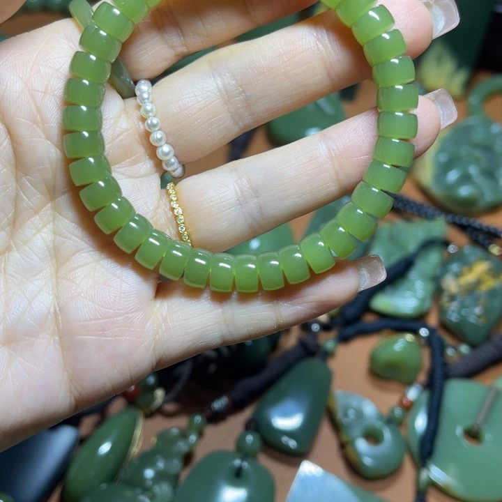 未镶嵌手链透闪石质玉佛*