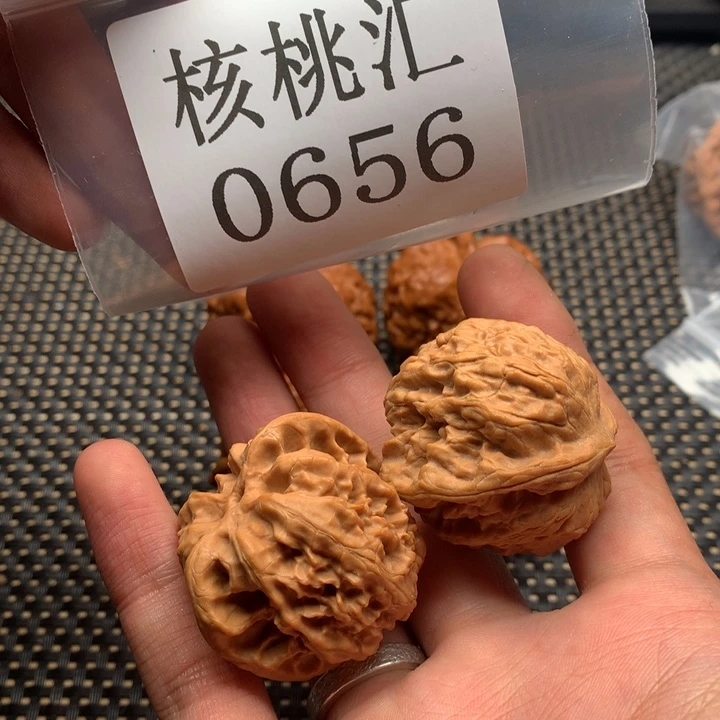 文玩核桃吊坠误*野狼