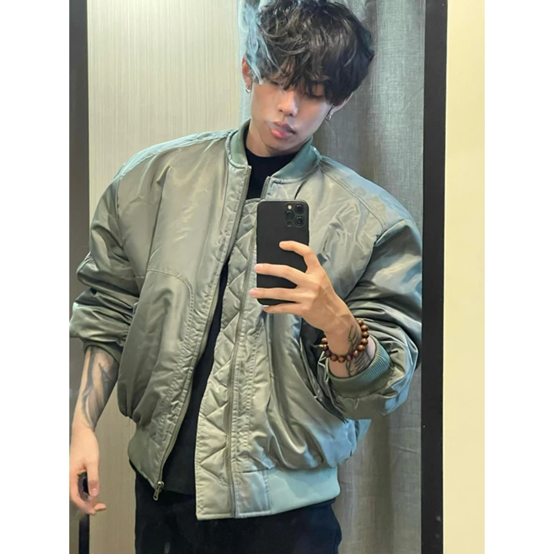 军绿色轰炸机飞行夹克男子硬汉风格绗缝棒球制服美国覆古短夹克