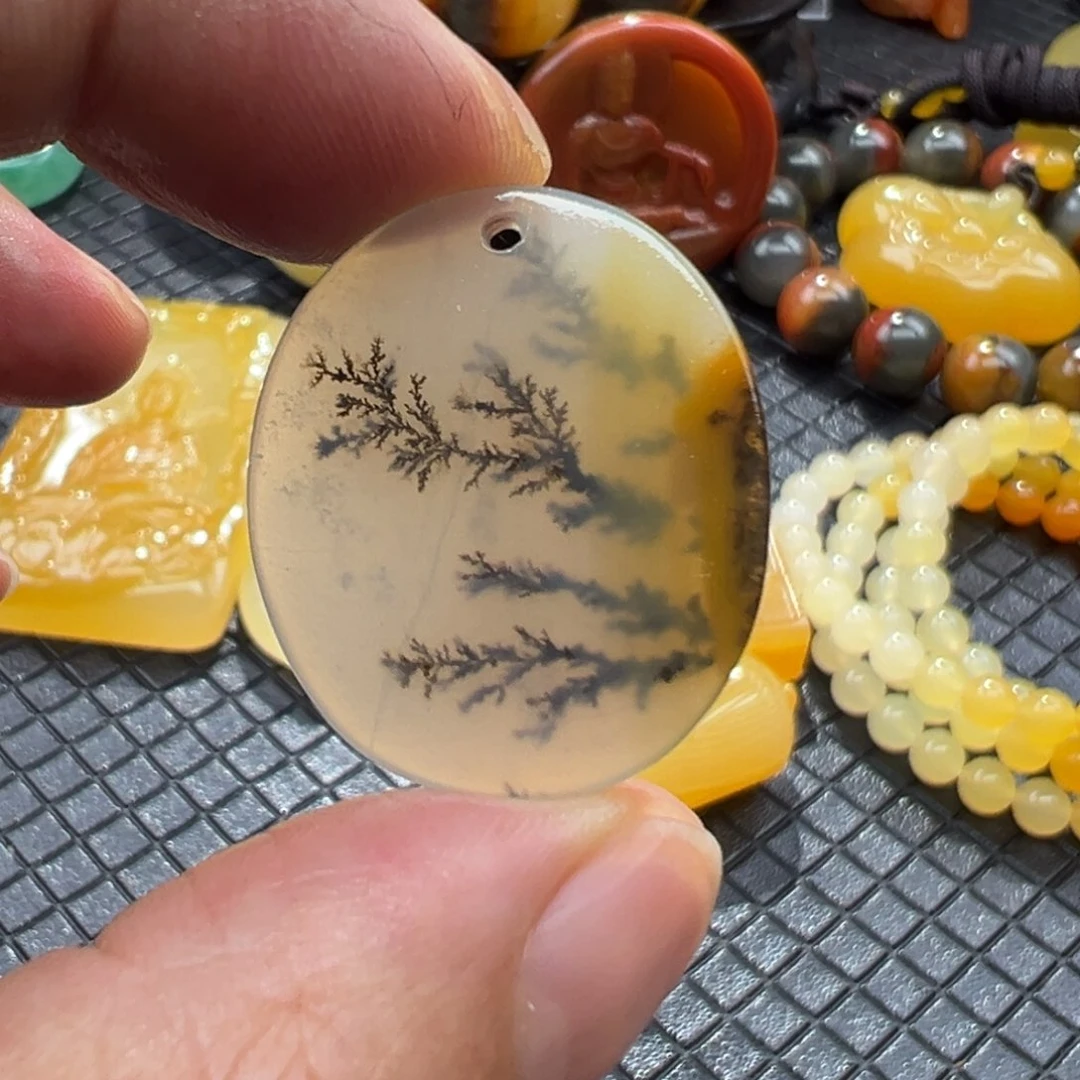 石英质玉未镶嵌颈饰