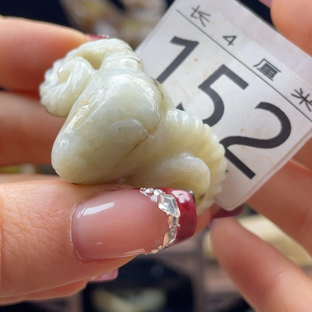 逍***生和田玉未镶嵌颈饰