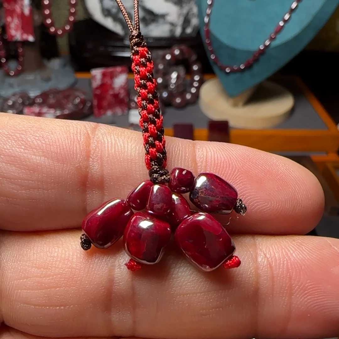 天然辰砂原矿吊坠