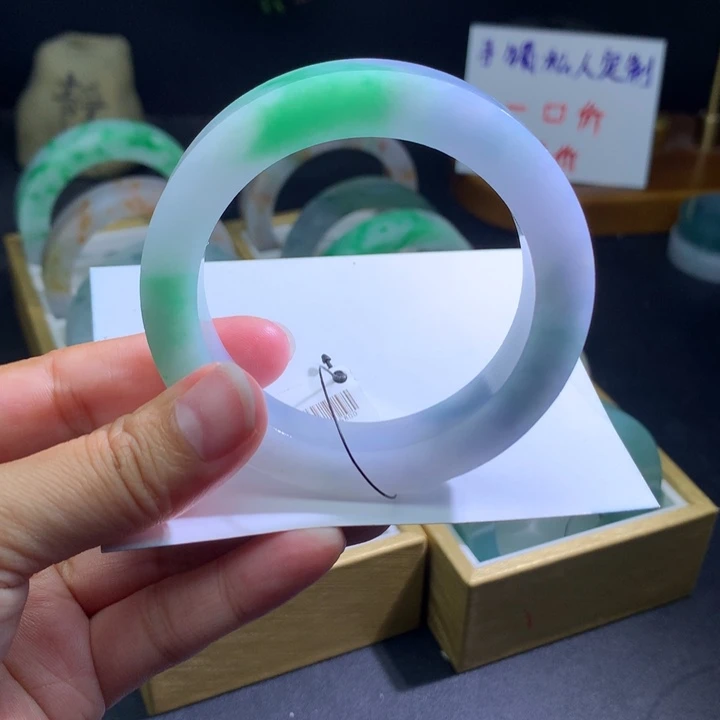 定制翡翠未镶嵌翡翠手镯