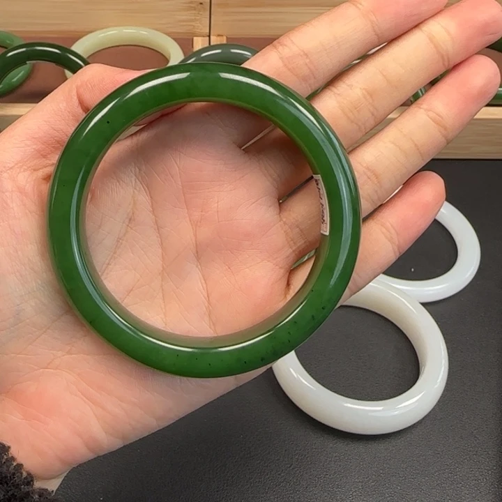 和田玉未镶嵌手镯碧玉