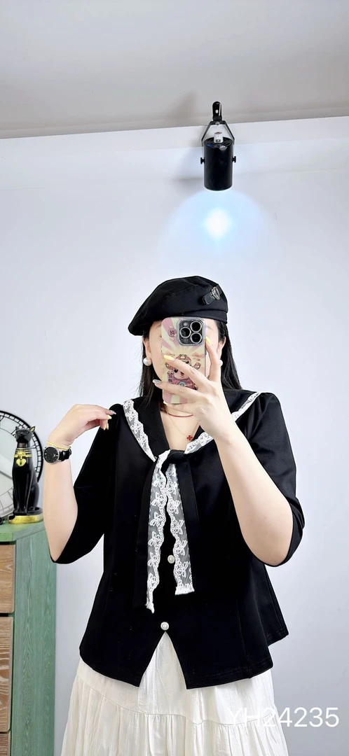 香港芸卉24235春季2025年新款蕾丝拼接上衣显瘦遮肉半身裙两件套