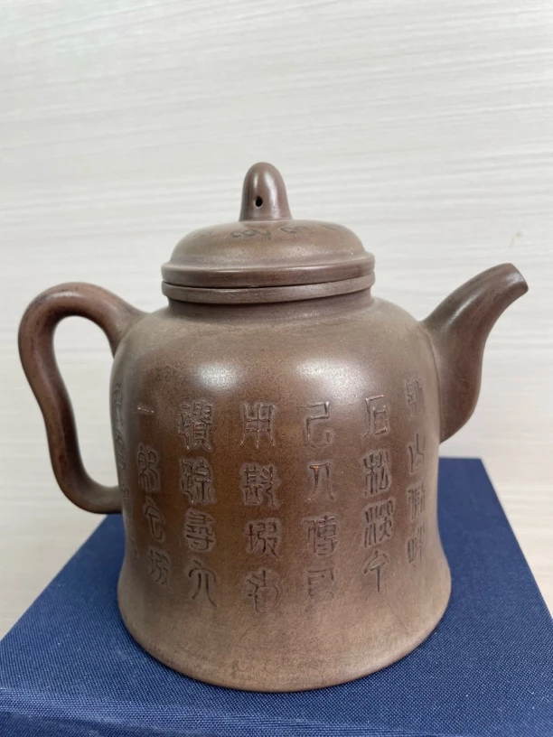 紫砂全手泥绘金钟壶！容量550毫升，独孔。