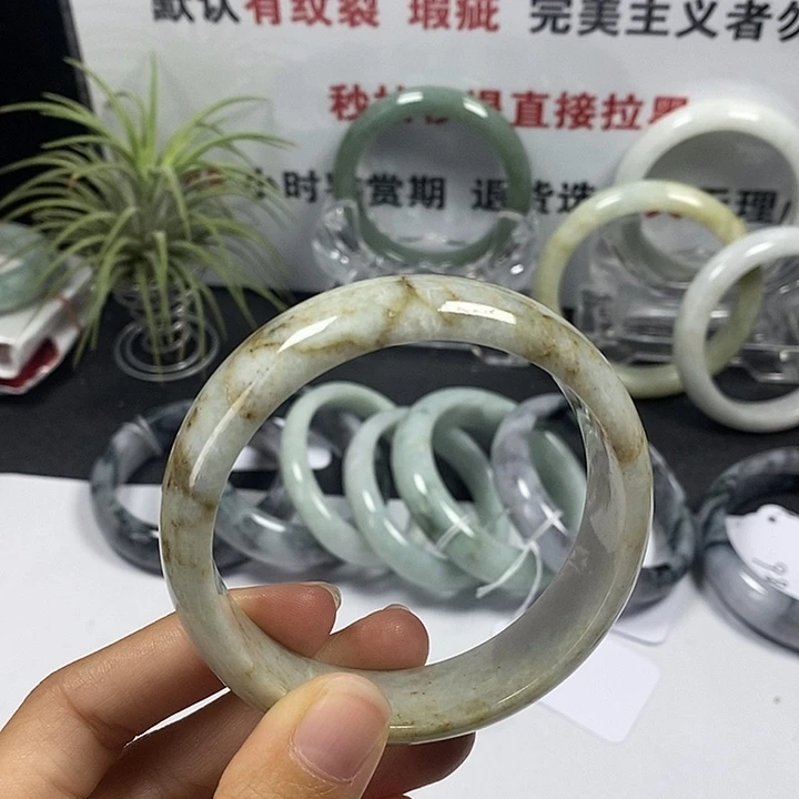未镶嵌手镯翡翠6号。 58.6圈