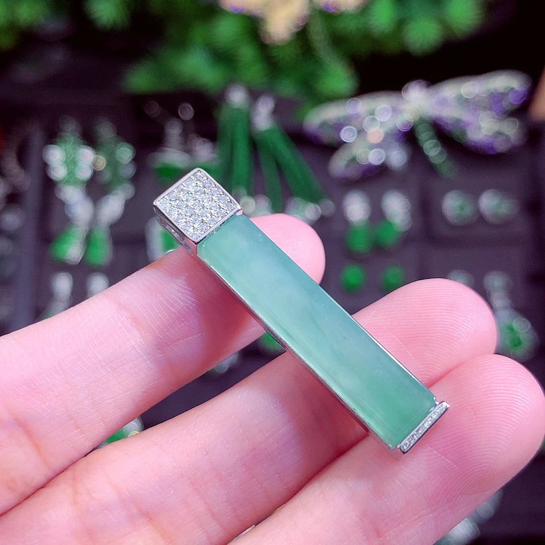 颈饰未镶嵌翡翠天然