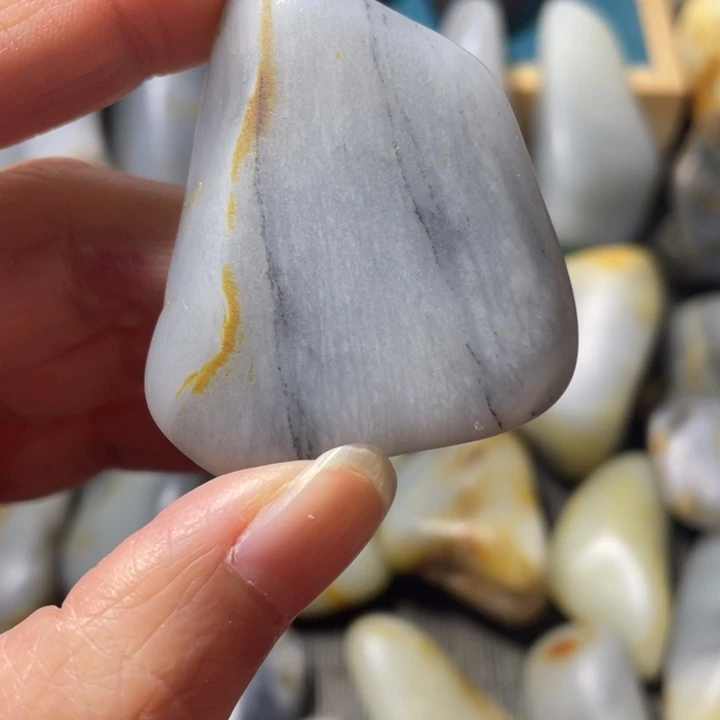 1***吗和田玉未镶嵌颈饰