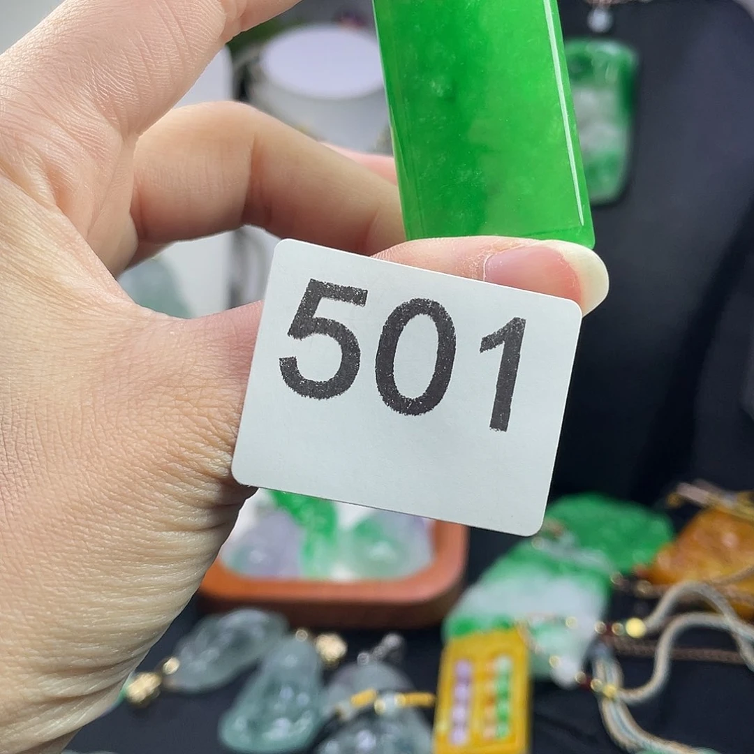 翡翠未镶嵌吊坠(赠链)