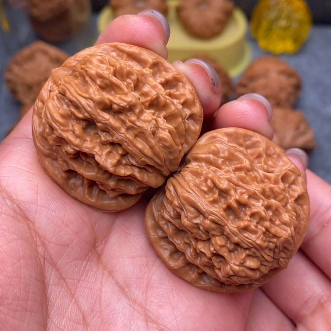 文玩核桃把件红皮山地楼39