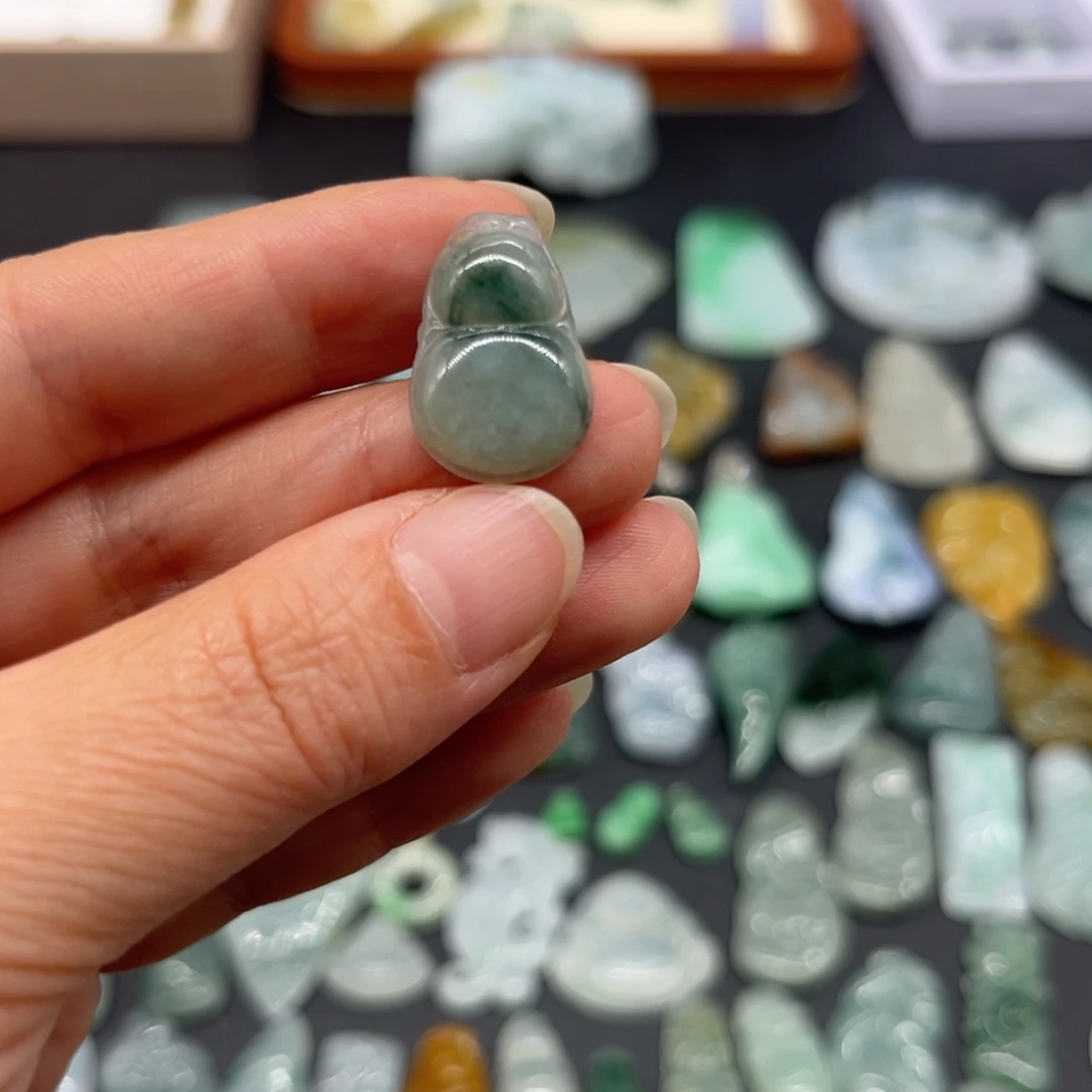 翡翠未镶嵌颈饰葫芦