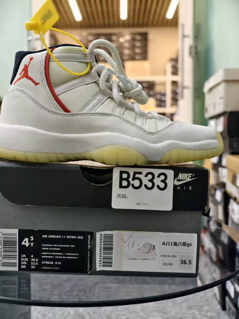 Nike  aj11兔八哥 全新原盒  36.5码 11月25 gui B533
