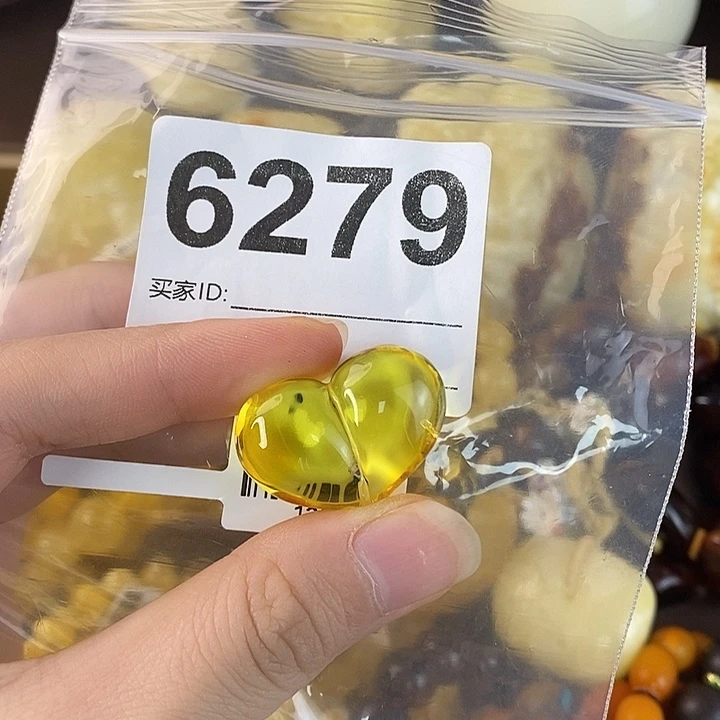 蜜蜡未镶嵌珠宝奇石