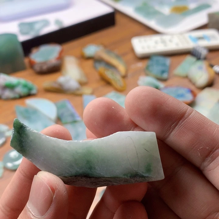 颈饰未镶嵌翡翠材料