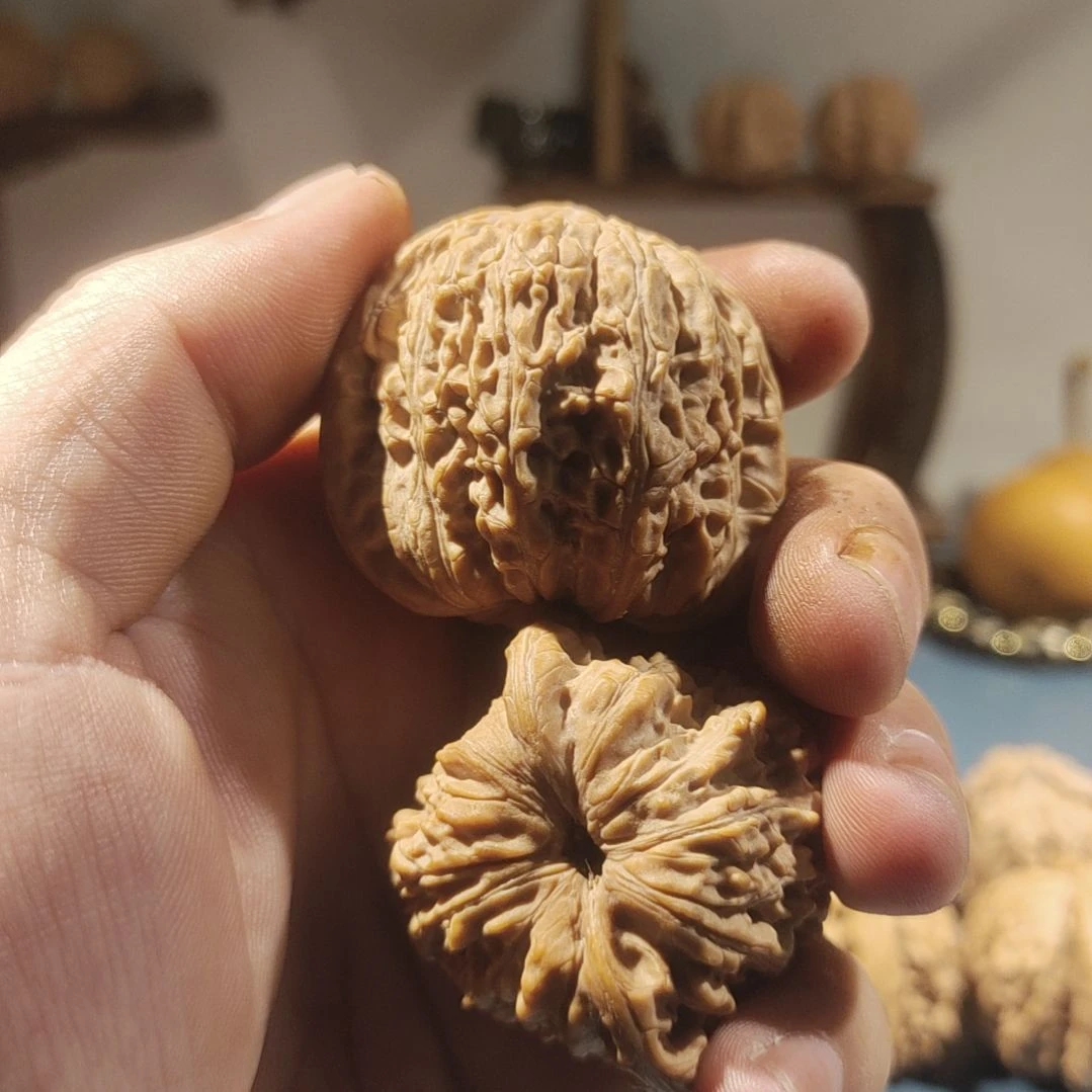 木***木核桃文玩核桃绣球手把件