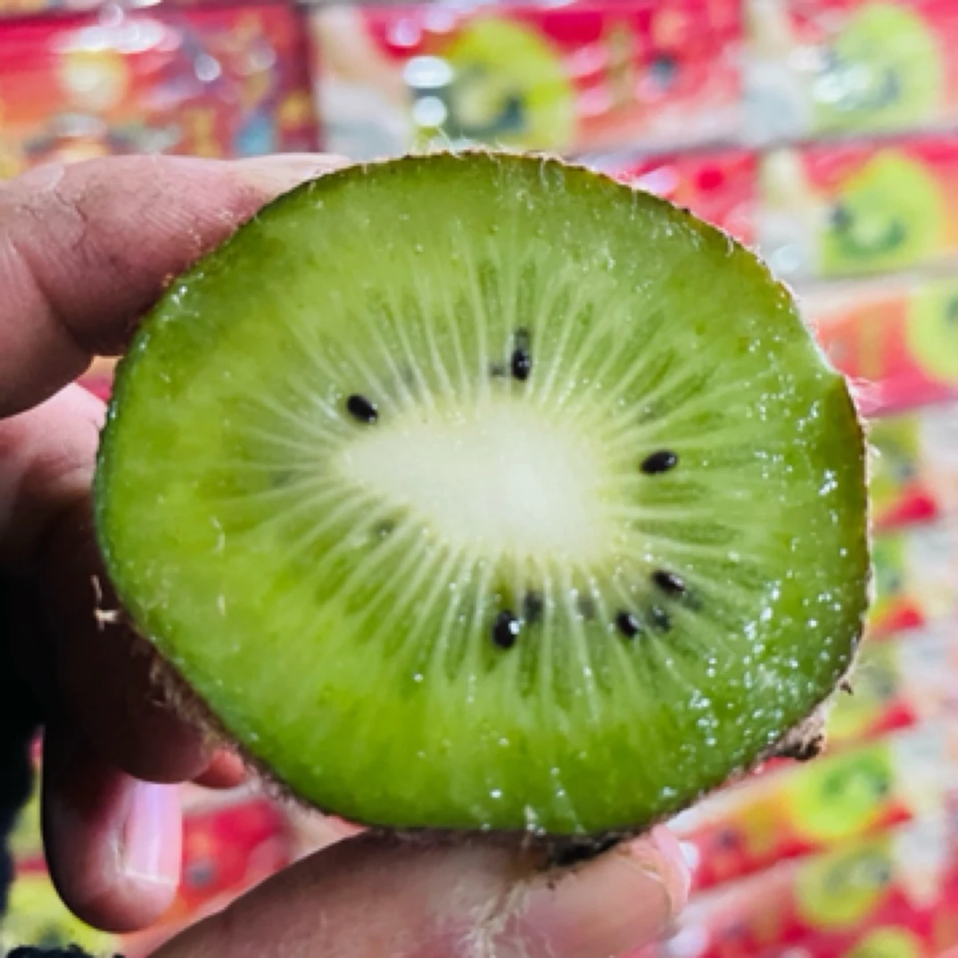 瑞玉猕猴桃一箱13个。买一箱送一箱（凑单满38可送货）