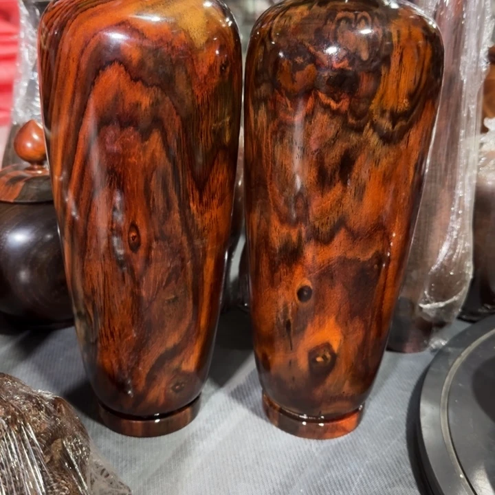 交趾黄檀（大红酸枝）我**恒花瓶1对