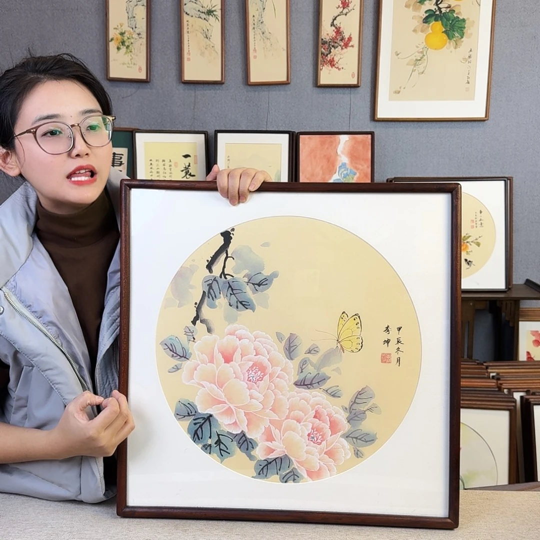 国画手绘带框尺寸： 53*53