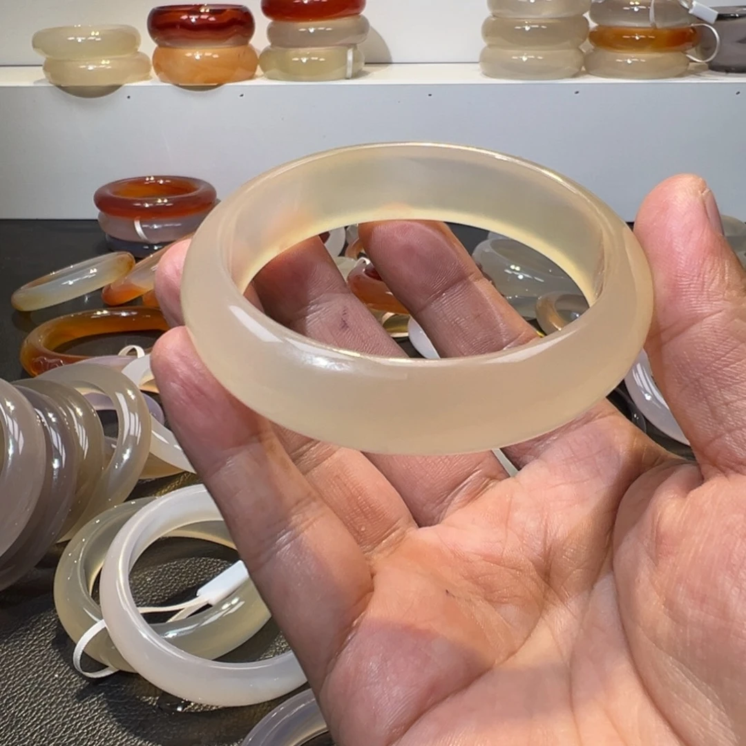 吖***头玛瑙/玉髓未镶嵌手镯