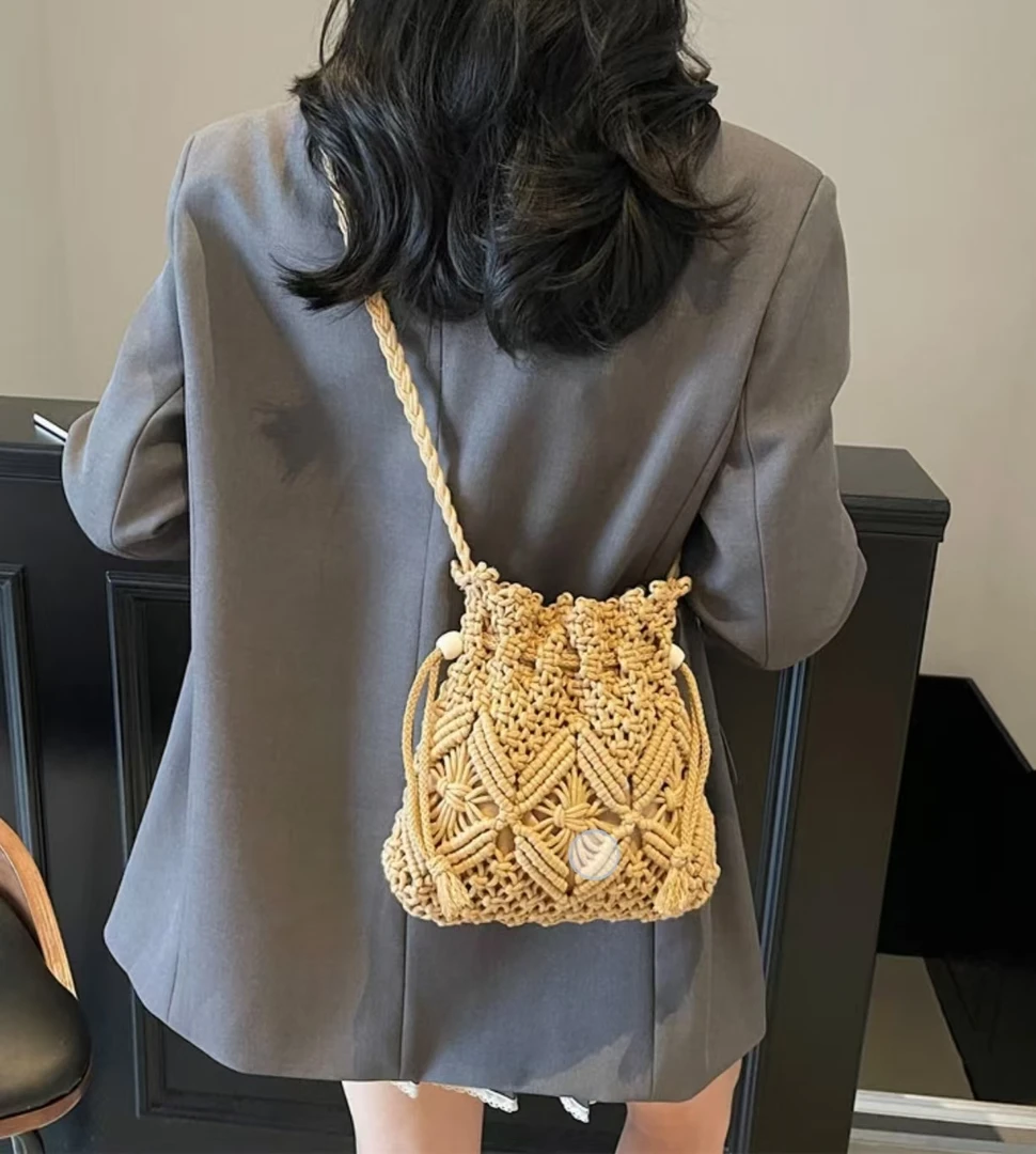 小众草编水桶包包女式2025新款时尚镂空编织单肩包洋气抽绳斜挎包