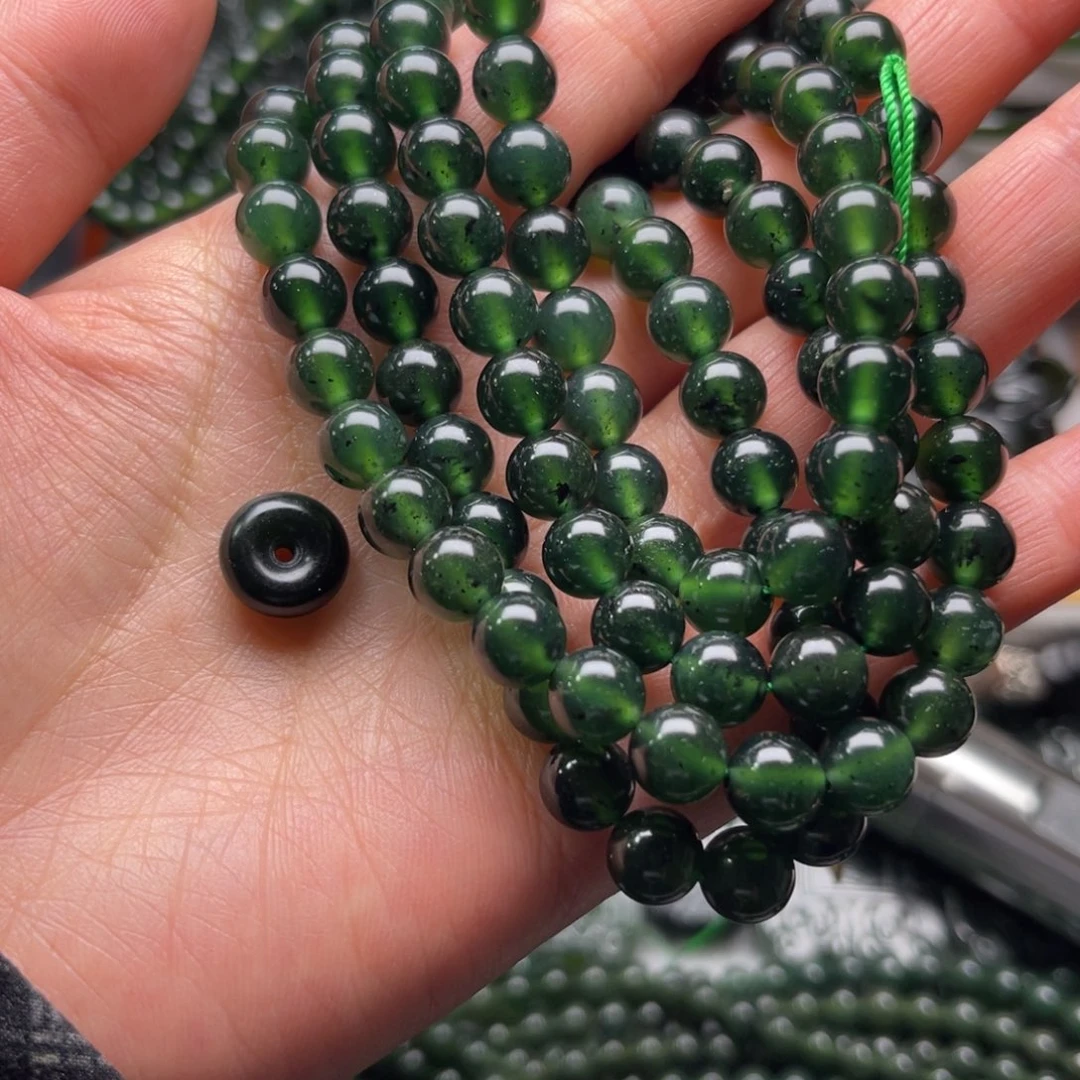 皆***缘蛇纹石玉未镶嵌颈饰