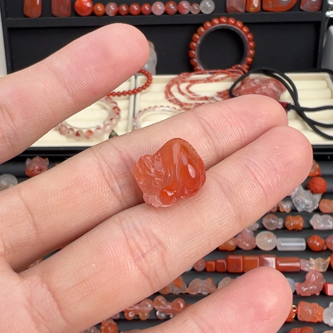 南红玛瑙未镶嵌颈饰貔貅