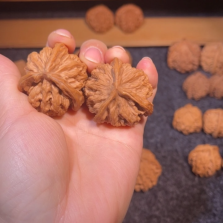 文玩核桃吊坠盘山三棱