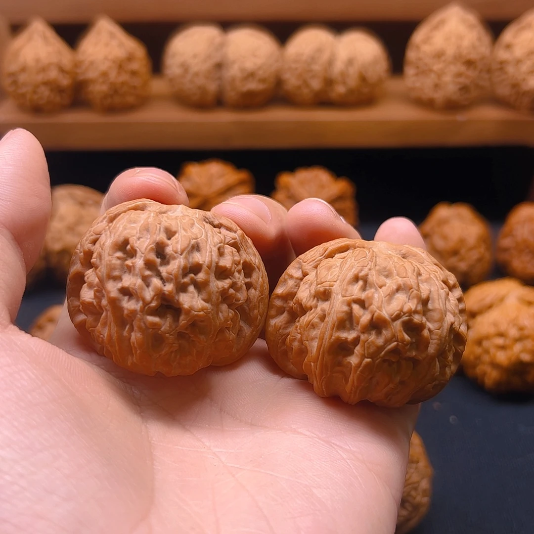 身***呀把件核桃红皮白狮子43全品