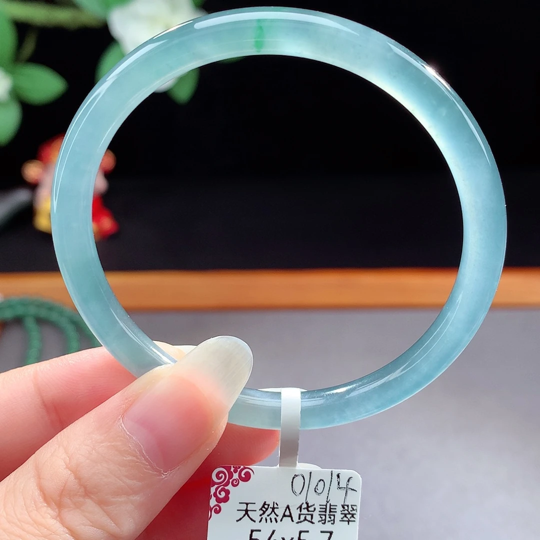 未镶嵌手镯（圆镯）翡翠