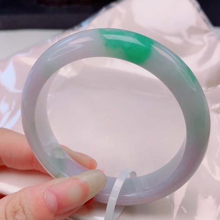 翡翠手镯未镶嵌53圈