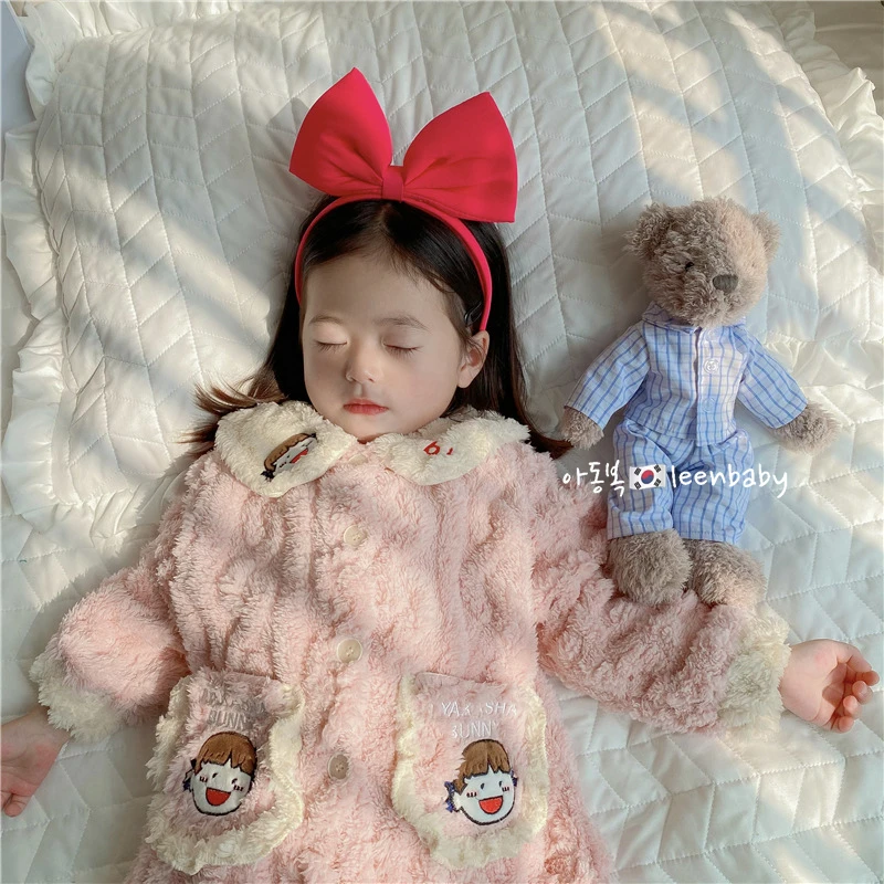 现货童装秋冬女童法兰绒睡衣女宝宝加厚家居服儿童珊瑚绒两件套装